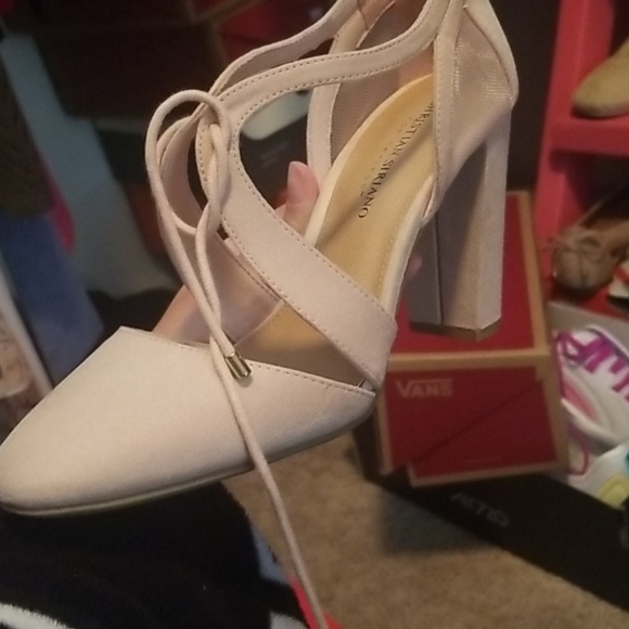 Shoes - Picture 4 of 5